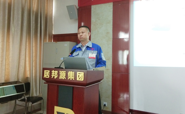 章丘豐源機械有限公司潘榮?？偨?jīng)理宣讀會(huì )場(chǎng)紀律和會(huì )議安排