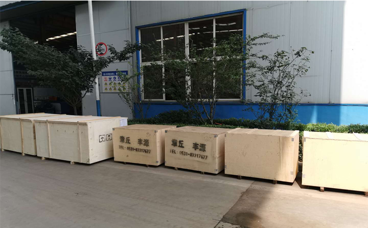 打包封箱等待發(fā)貨的羅茨風(fēng)機