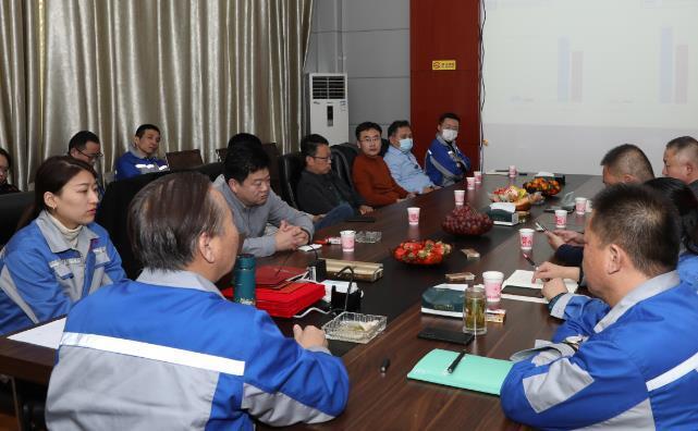 營(yíng)銷(xiāo)部盧玉麗部長(cháng)進(jìn)行2022年年度銷(xiāo)售及售后工作匯報